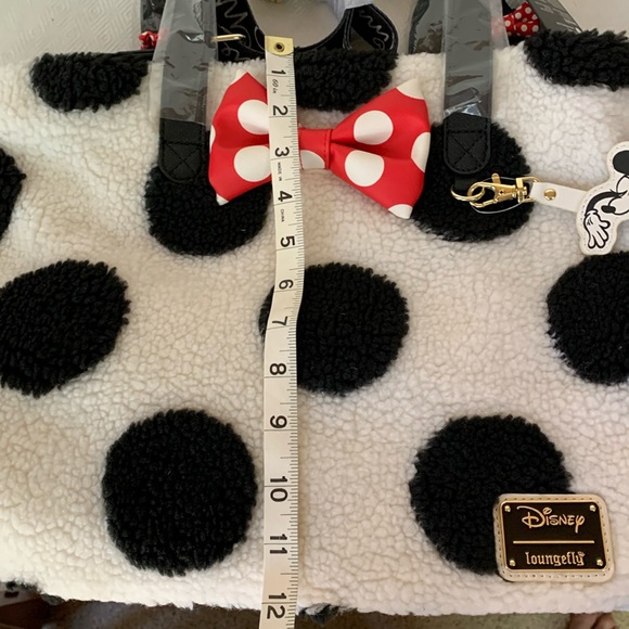 Loungefly x Disney Minnie Rocks the Dots Sherpa Bag - Picture 16 of 16
